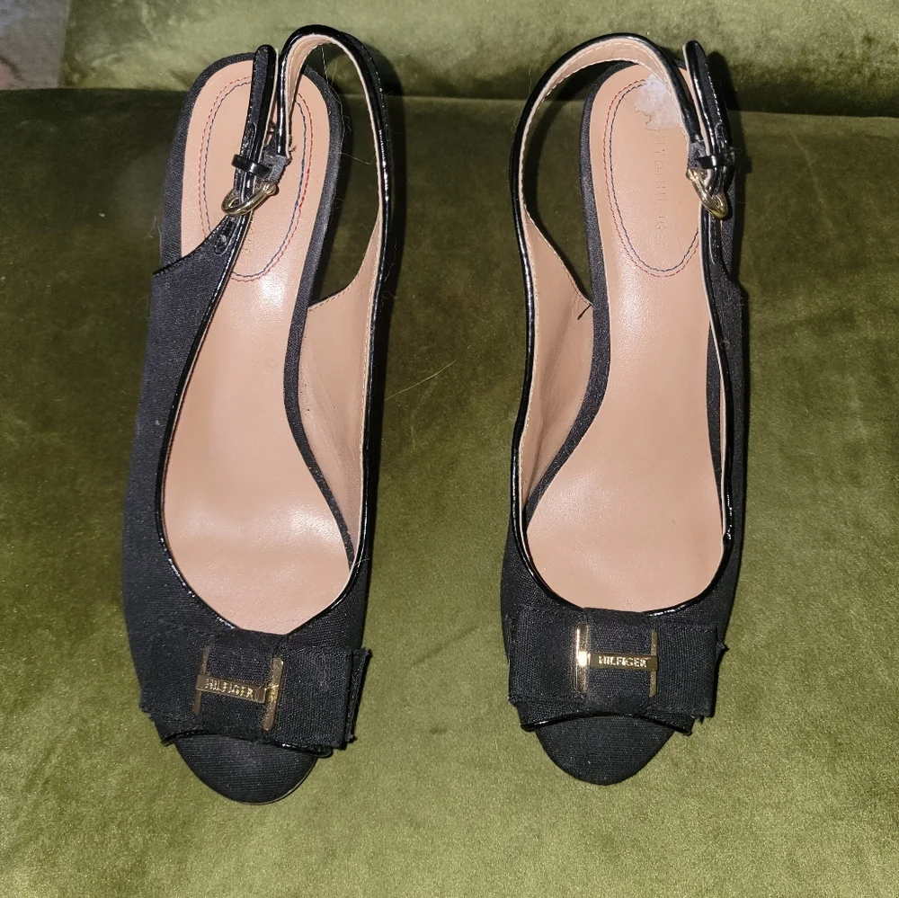 Misses sz 8.5 Tommy Hilfiger black Strap Cork wedge Heels open toe sandals.